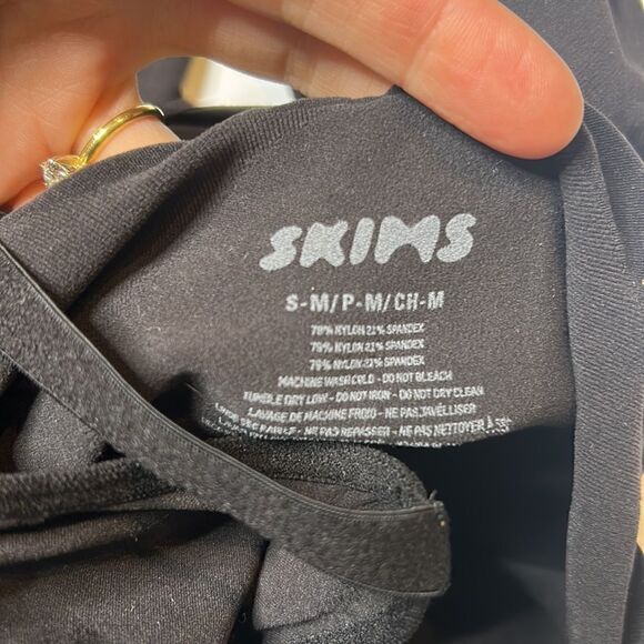 SKIMS sculpting bodysuit in onyx thong - Picture 2 of 6